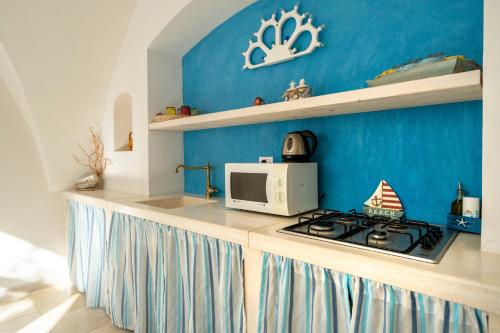 Kitchen, Agrumeto sul mare in Monticelli