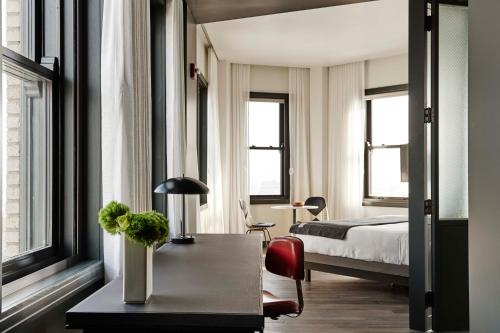 85374509 The Robey, Chicago, a Member of Design Hotels