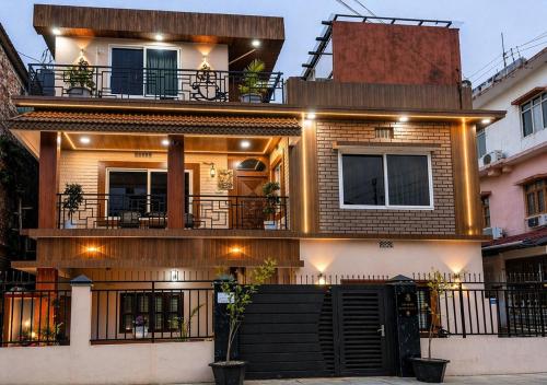 Omnia Luxe Villa in Birtamode