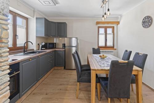 virtuve, Holiday Home Pahari by Rent Istria in Ročko Polje