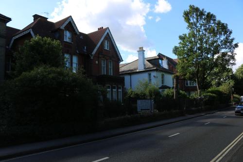 Acorn Lodge Guest House - image 2
