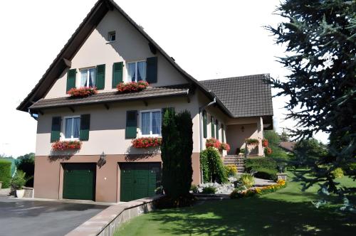 Two-Bedroom Deluxe Apartment with Garden View