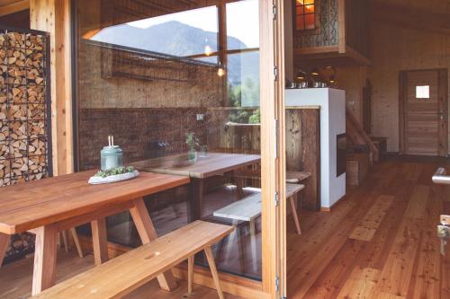 2 bedrooms, 5 beds