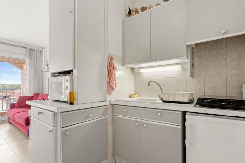 Kitchen, Appartement a deux pas de la mer in Saint Aygulf