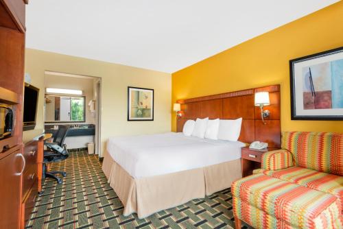 Days Inn by Wyndham Knoxville East - image 2