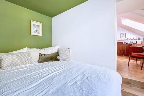 Charming flat near Saint-Germain-des-Prés - image 6