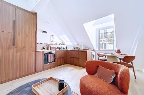 Charming flat near Saint-Germain-des-Prés - image 10
