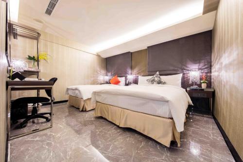 Deluxe Triple Room image 6