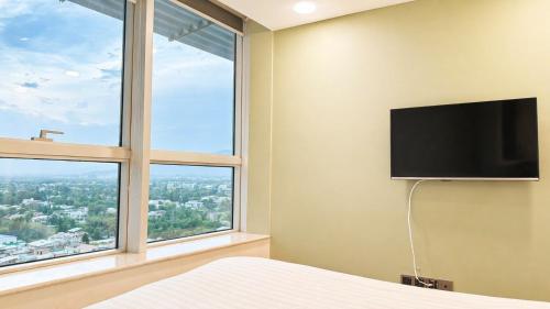 1 Bedroom Apartment at Centaurus Mall with pool and jacuzzi - image 3