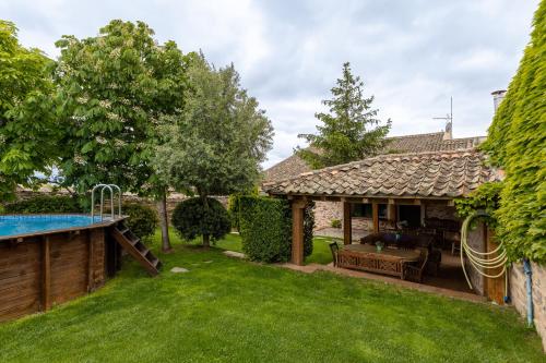 Viesnīcas āriene, La Casona y Casitas de Tabladillo in Paradinas