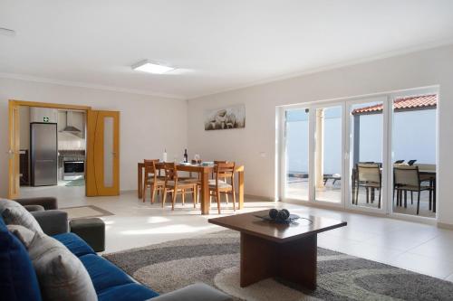 Hotelli välisilme, Villa Rosa com Piscina e Jacuzzi in Salir de Matos
