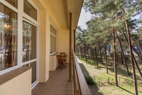 Balkons/terase, Seaside Apartment in the Woods with Balcony & 1 Bedroom by Noclegi Renters in Lukecin