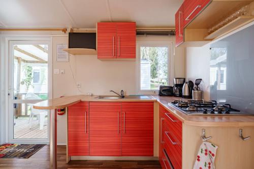 virtuve, Nina's Mobilhome am Europa Park in Friesenheim