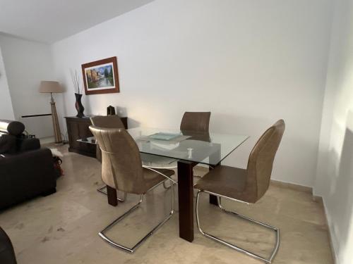 Spacious ground floor apartment - image 2