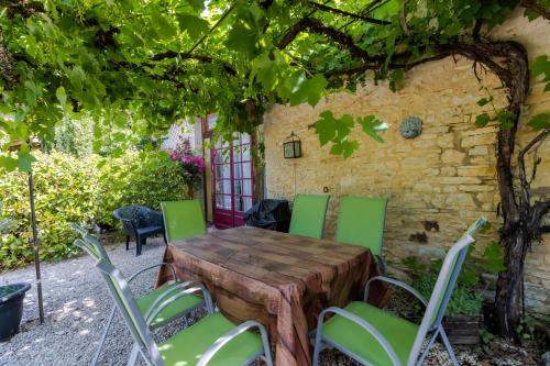 2 bedrooms, 5 beds