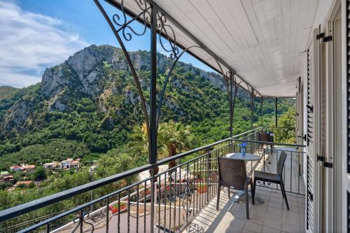 Зовнішній вигляд готелю, Villa Azzurra in Маса Любренсе