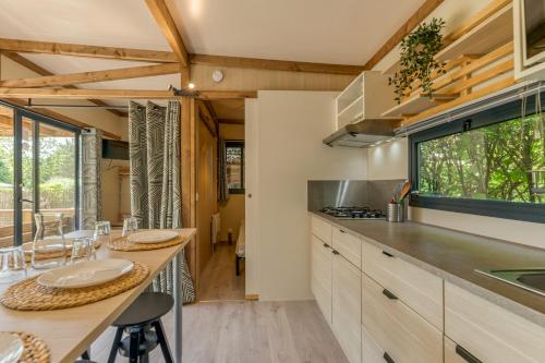 Konyha, Camping L'imprévu (Camping L'imprevu) in Vaulnaveys-le-Bas