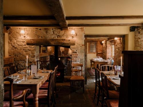 The Queen's Head 3