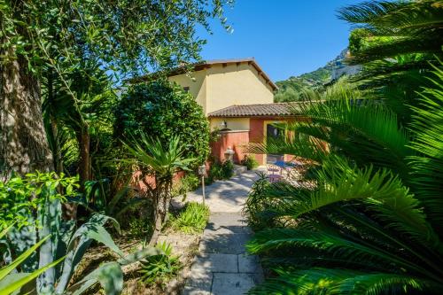 Exterior view, Sous L'olivier in Menton