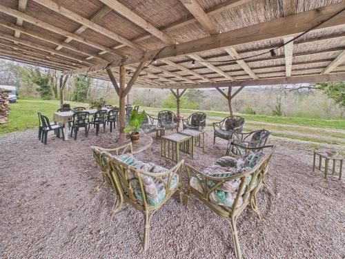 Maison avec grande terrasse et jardin pour 9 gîte à louer Le Clauzet