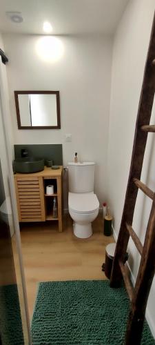 Bathroom, Cottage entre Terre & Mer in Locqueltas
