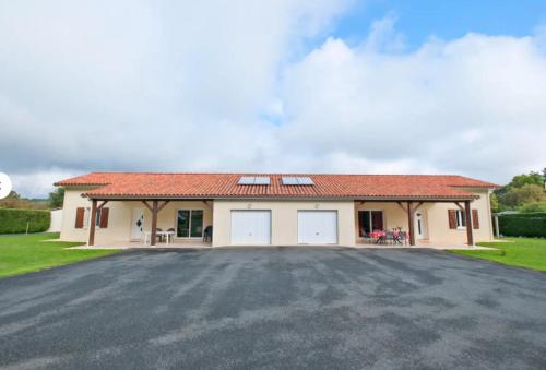 Duo de Maisons avec Piscine et Clim gîte à louer Saint-Privat