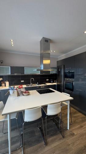 virtuve, Calma House Luxury by the Sea Chalkoutsi Oropos in Chalkoutsi (Attiki)