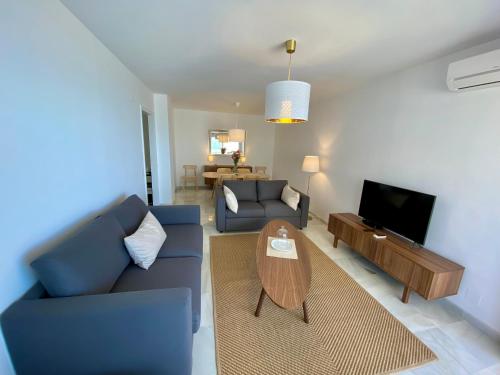 Apartment Overlooking the Beach 4
