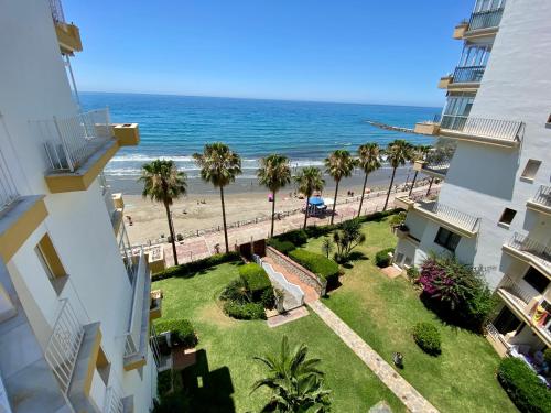 Apartment Overlooking the Beach 1