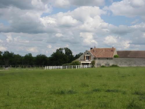 A szálláshely kívülről, Haras de la fontaine Datcha in Poligny (Ile-de-France)