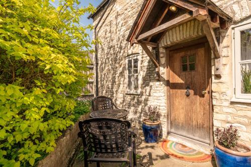 Beautiful Two Bedroom Cottage in Oxfordshire in Warborough