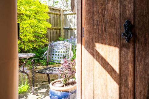 Beautiful Two Bedroom Cottage in Oxfordshire in Warborough
