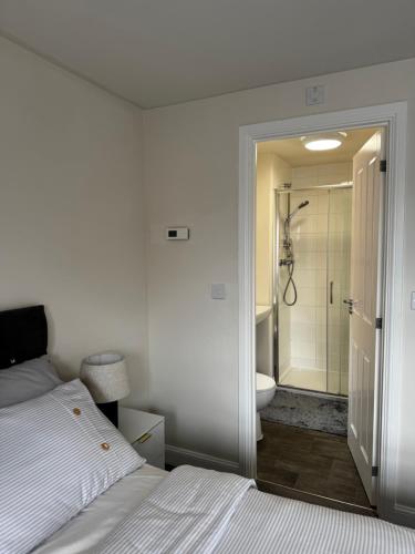 Bierton - Aylesbury Room Private bath and free parking – khách sạn tại Đông Aylesbury