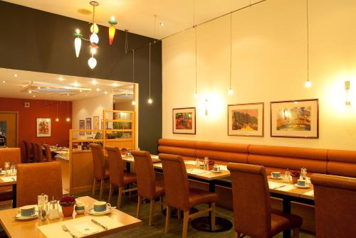 Favored Hotel Plaza - image 8