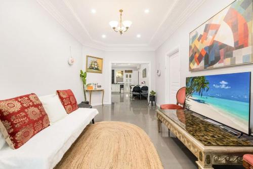 Warm house for family retreat in Banksia