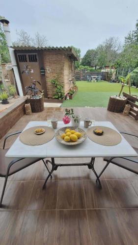 Glossy Messinian Escape - Cozy Yard Apartment