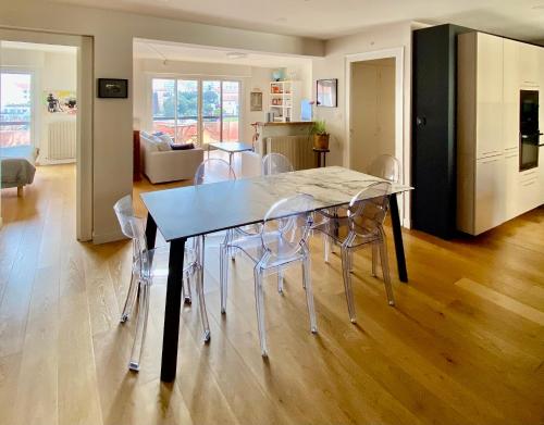 Cozy apartment, city center, sea view and parking