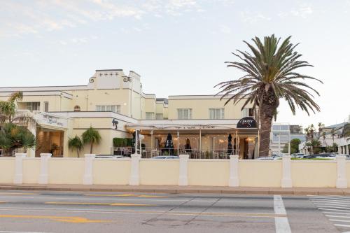 The Beach Hotel in Порт Елизабет
