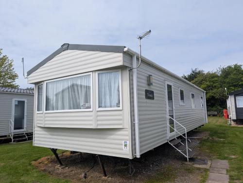 Coastal Comfort Relaxing 3-Bed Holiday Home at Marlie Holiday Park in St Mary in the Marsh