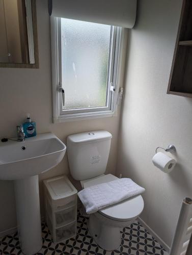 Fürdőszoba, Coastal Comfort Relaxing 3-Bed Holiday Home at Marlie Holiday Park in St Mary in the Marsh