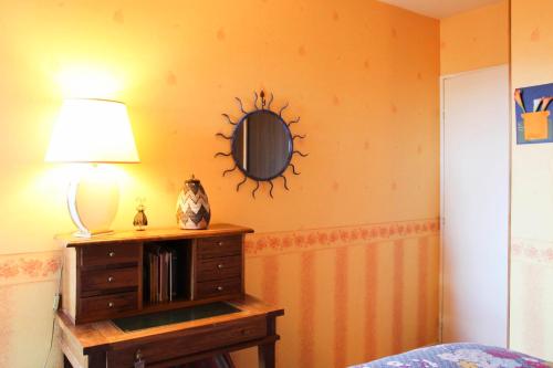 Quiet 86m apt with balconies & parking - image 6