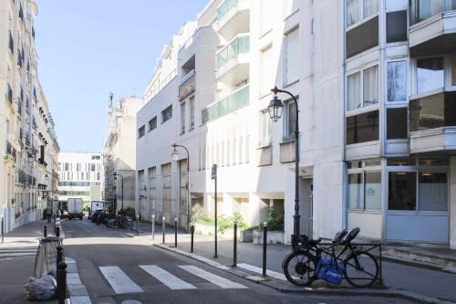 Quiet 86m apt with balconies & parking - image 8