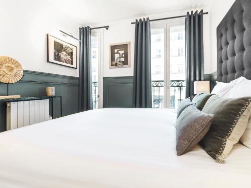 NEW! Luxury 4 Bedrooms Le Marais I by Livinparis - image 27