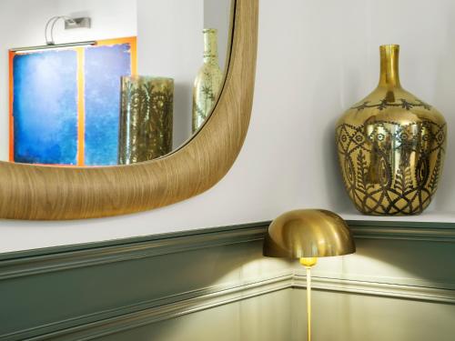 NEW! Luxury 4 Bedrooms Le Marais I by Livinparis - image 42