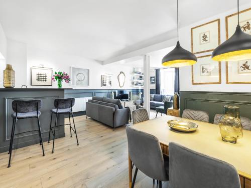 NEW! Luxury 4 Bedrooms Le Marais I by Livinparis - image 29