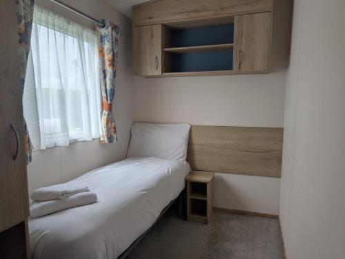 Coastal Comfort Relaxing 3-Bed Holiday Home at Marlie Holiday Park in St Mary in the Marsh