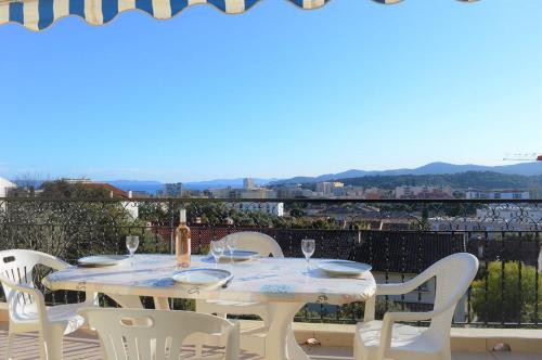 LV000-004 Appartement 3 pièces 4 couchages LE LAVANDOU
