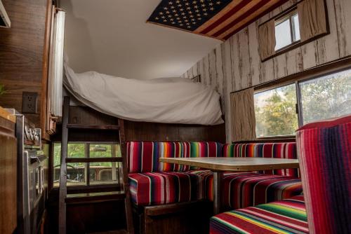 1 Bed Vehicle Luxury Camper -Hot Tub Pets - Willy in Litlstīpinga