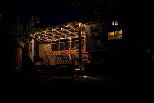 1 Bed Vehicle Luxury Camper -Hot Tub Pets - Willy in Litlstīpinga