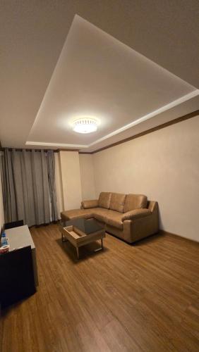 2 Bedroom Apartment with Balcony & Mountain View – khách sạn tại Ram Ghat